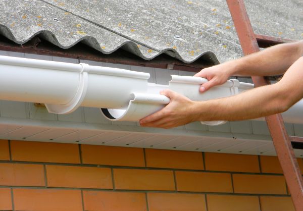 Professional Gutter Hanging
